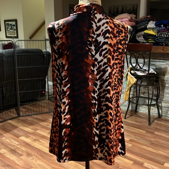 Size medium animal print blouse - Picture 3 of 3